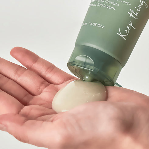 Exfoliere delicată, hidratare și calmare cu Anua Heartleaf Peeling Gel 120ml. Ideal pentru o rutină coreeană de îngrijire a tenului sensibil, congestionat sau tern.